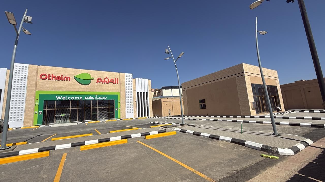 بلازا تجارية قيد التشغيل — الباحة